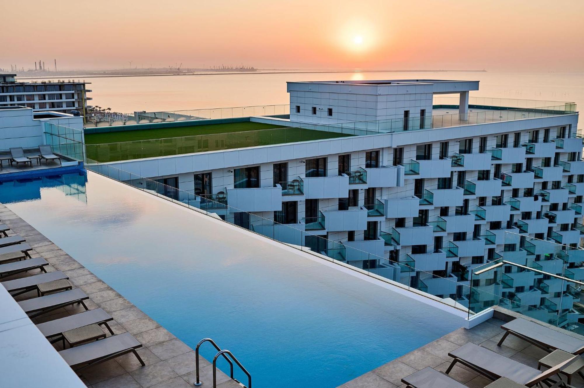 Soleil Anne Studio In Infinity Beach Resort - Parking 마마이아 외부 사진